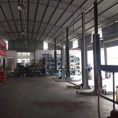 南陽市工業(yè)南路皓運汽修廠